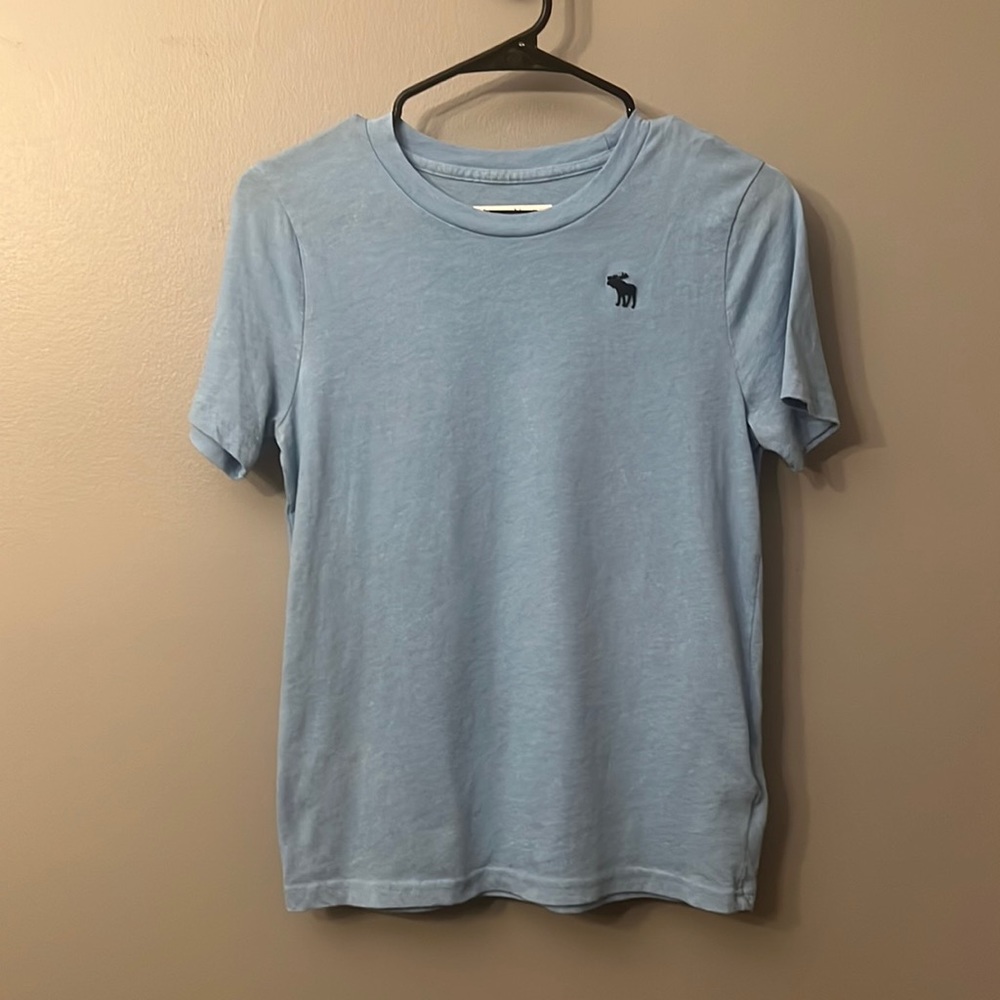 Boys Abercrombie Essential Icon tee.